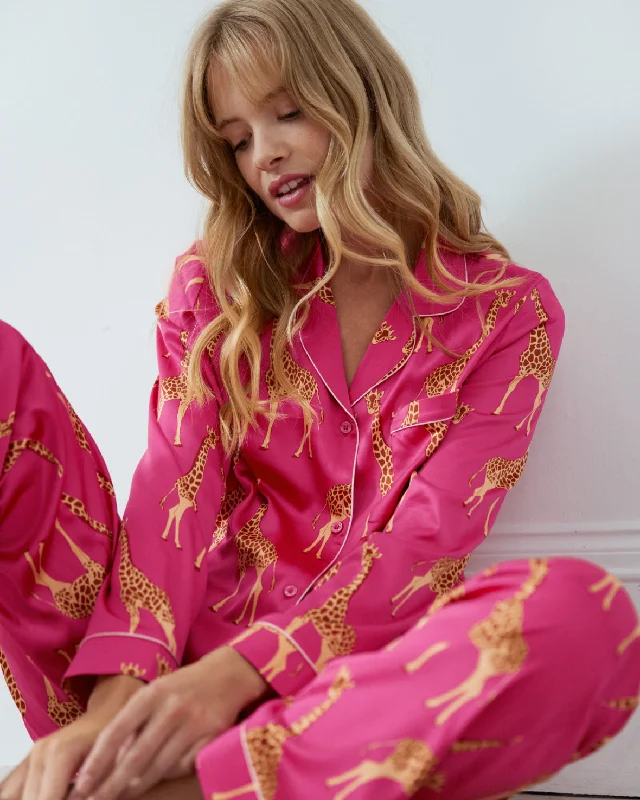 Satin Giraffe Print Long Pyjama Set - Pink